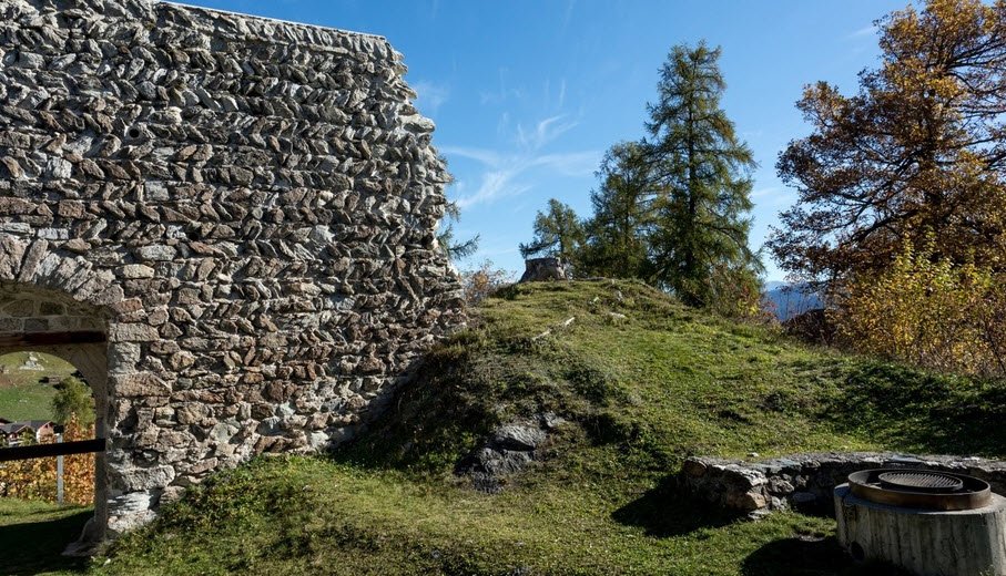 Ruina da Frundsberg (Ruine Frauenberg), Ruschein, Switzerland